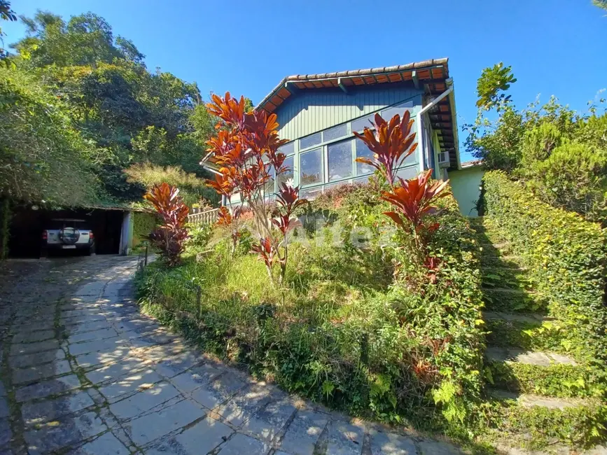 Foto 2 de Casa com 3 quartos à venda, 240m2 em Albuquerque, Teresopolis - RJ