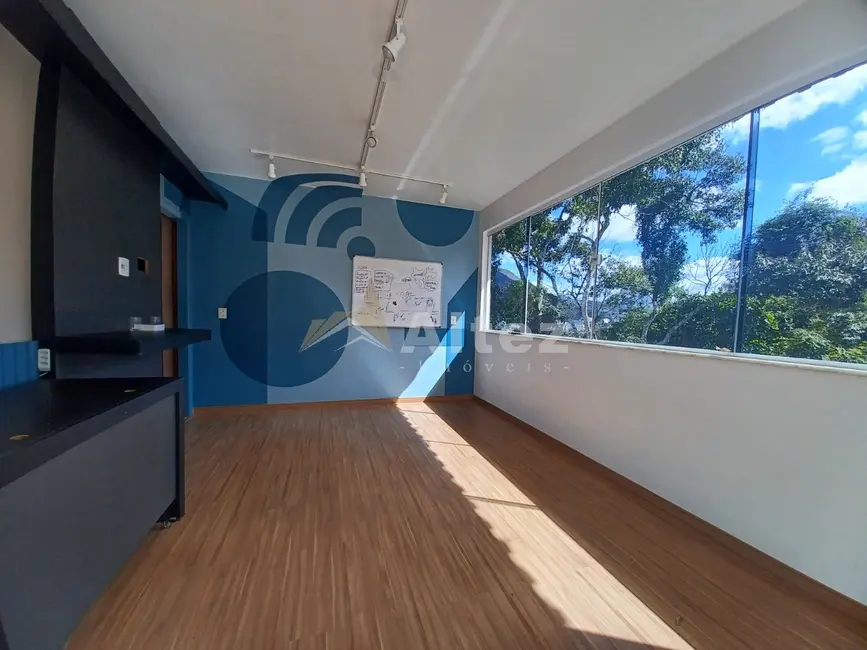 Foto 6 de Casa com 4 quartos à venda, 225m2 em Santa Cecília, Teresopolis - RJ