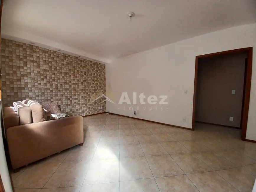 Foto 4 de Casa com 4 quartos à venda, 225m2 em Santa Cecília, Teresopolis - RJ