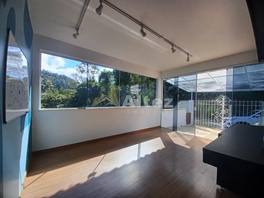 Foto 7 de Casa com 4 quartos à venda, 225m2 em Santa Cecília, Teresopolis - RJ