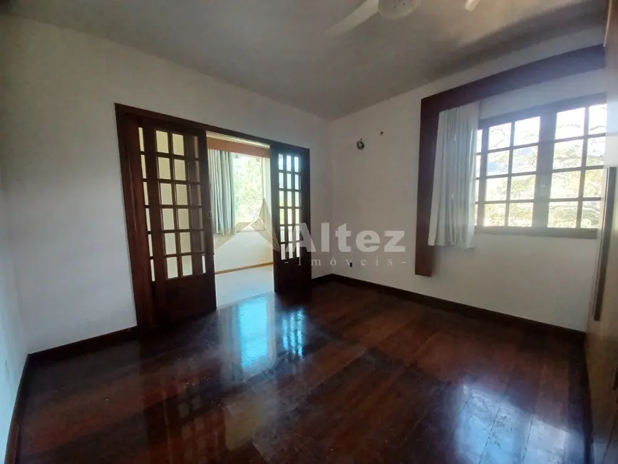 Foto 8 de Casa com 4 quartos à venda, 225m2 em Santa Cecília, Teresopolis - RJ