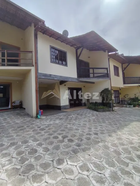 Foto 1 de Casa de Condomínio com 3 quartos à venda, 128m2 em Granja Guarani, Teresopolis - RJ