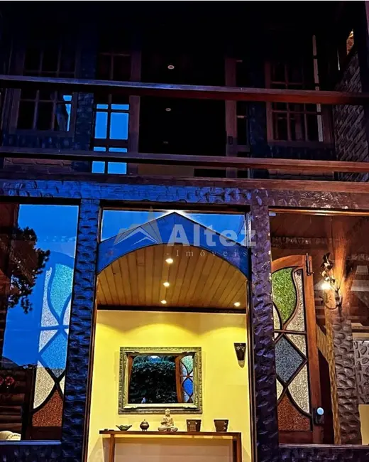 Casa com 2 quartos para alugar, 230m2 em Carlos Guinle, Teresopolis - RJ - imagem 4 Foto 4 de Casa com 2 quartos para alugar, 230m2 em Carlos Guinle, Teresopolis - RJ