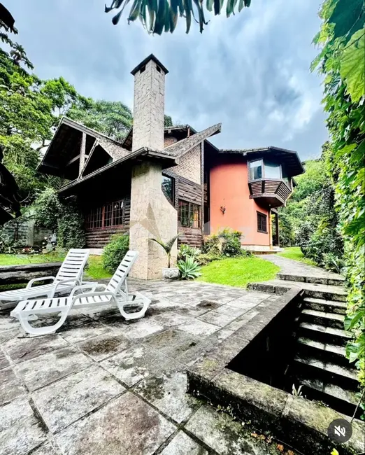 Casa com 2 quartos para alugar, 230m2 em Carlos Guinle, Teresopolis - RJ - imagem 1 Foto 1 de Casa com 2 quartos para alugar, 230m2 em Carlos Guinle, Teresopolis - RJ