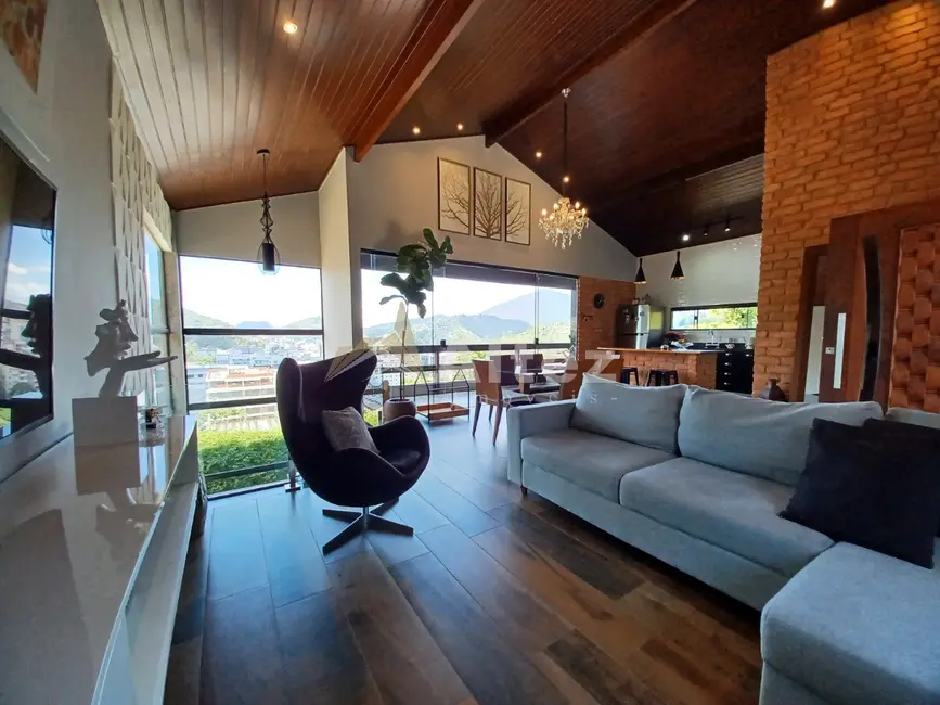 Foto 1 de Casa com 3 quartos à venda, 120m2 em Agriões, Teresopolis - RJ