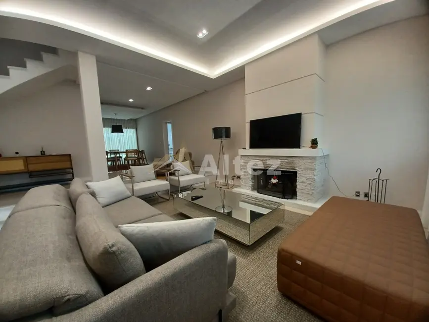 Casa de Condomínio com 4 quartos à venda, 610m2 em Parque do Imbui, Teresopolis - RJ - imagem 4 Foto 4 de Casa de Condomínio com 4 quartos à venda, 610m2 em Parque do Imbui, Teresopolis - RJ