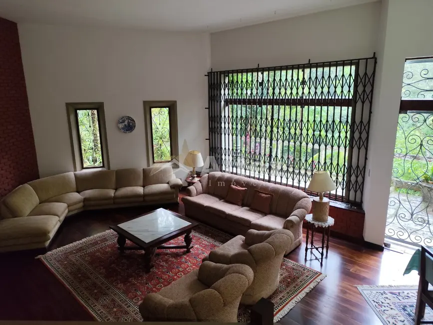 Foto 6 de Casa com 5 quartos à venda, 409m2 em Granja Guarani, Teresopolis - RJ