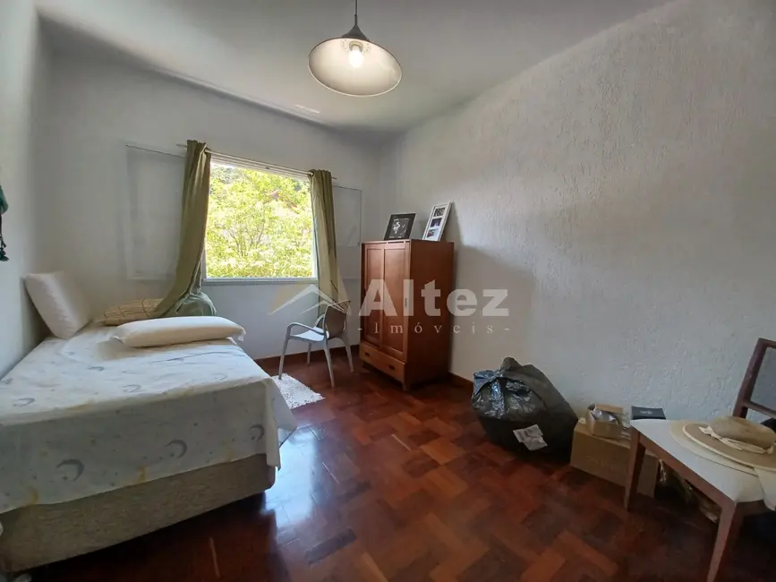 Casa com 3 quartos à venda, 450m2 em Parque do Ingá, Teresopolis - RJ - imagem 8 Foto 8 de Casa com 3 quartos à venda, 450m2 em Parque do Ingá, Teresopolis - RJ