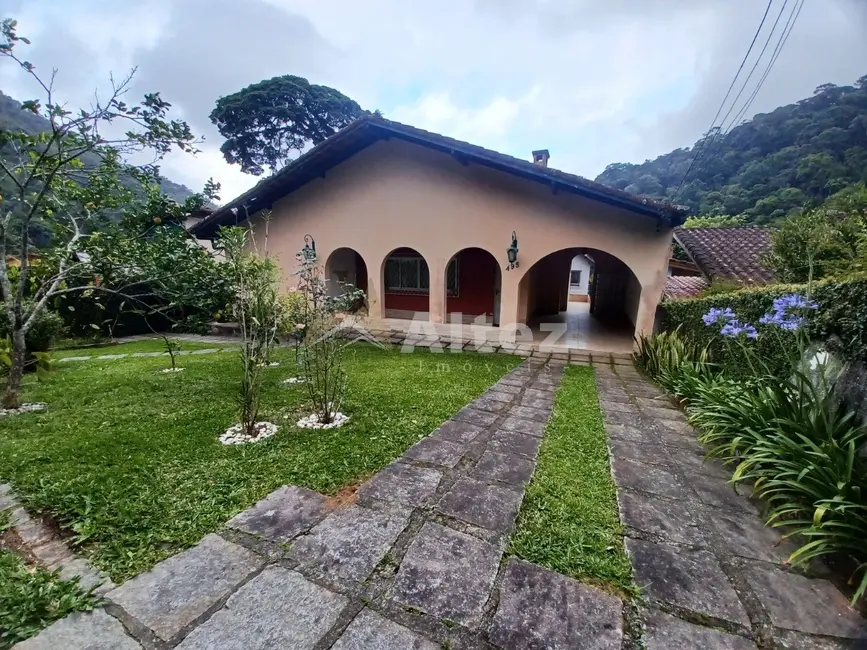 Casa com 3 quartos à venda, 450m2 em Parque do Ingá, Teresopolis - RJ - imagem 1 Foto 1 de Casa com 3 quartos à venda, 450m2 em Parque do Ingá, Teresopolis - RJ