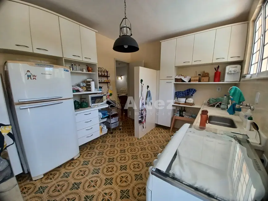 Casa com 3 quartos à venda, 450m2 em Parque do Ingá, Teresopolis - RJ - imagem 6 Foto 6 de Casa com 3 quartos à venda, 450m2 em Parque do Ingá, Teresopolis - RJ