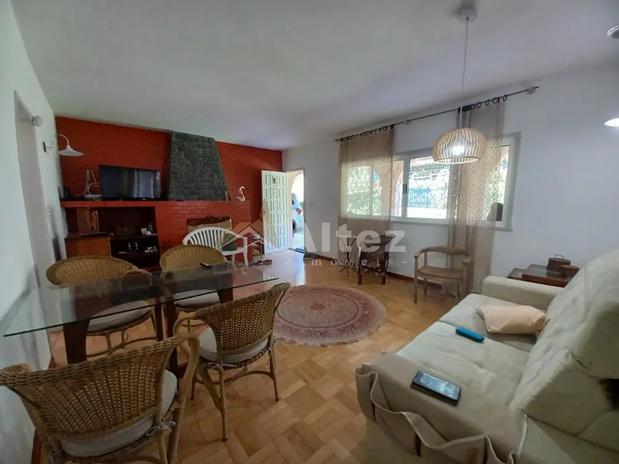 Casa com 3 quartos à venda, 450m2 em Parque do Ingá, Teresopolis - RJ - imagem 3 Foto 3 de Casa com 3 quartos à venda, 450m2 em Parque do Ingá, Teresopolis - RJ