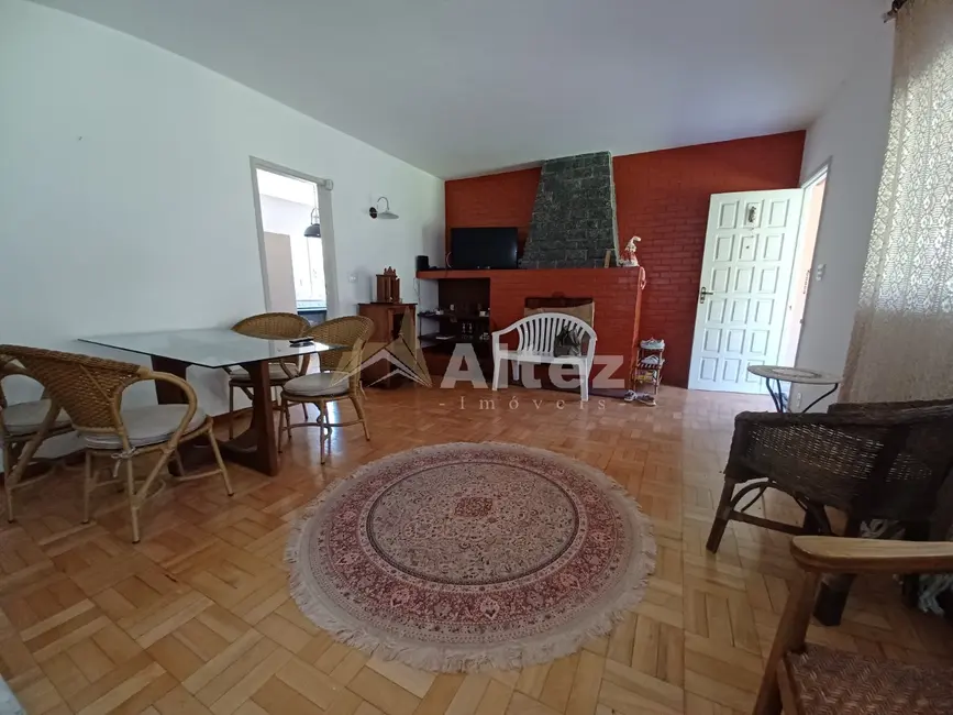 Casa com 3 quartos à venda, 450m2 em Parque do Ingá, Teresopolis - RJ - imagem 4 Foto 4 de Casa com 3 quartos à venda, 450m2 em Parque do Ingá, Teresopolis - RJ