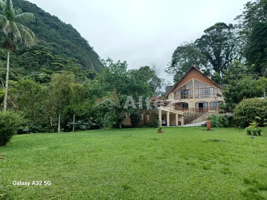 Casa com 7 quartos à venda, 6000m2 em Granja Guarani, Teresopolis - RJ - imagem 1 Foto 1 de Casa com 7 quartos à venda, 6000m2 em Granja Guarani, Teresopolis - RJ