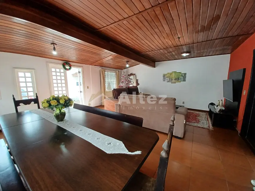 Foto 4 de Casa com 4 quartos à venda, 290m2 em Alto, Teresopolis - RJ