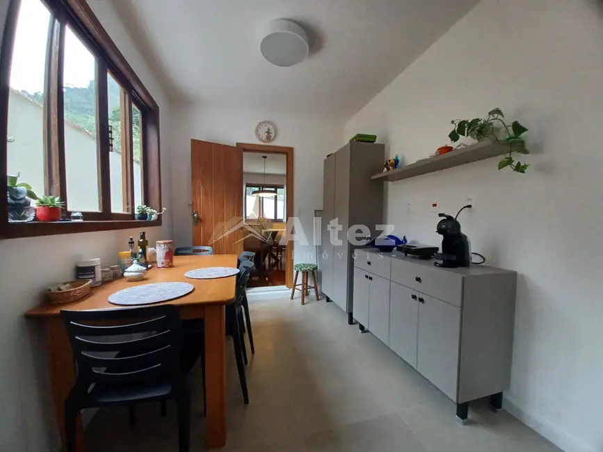 Foto 7 de Casa com 7 quartos à venda, 290m2 em Teresopolis - RJ