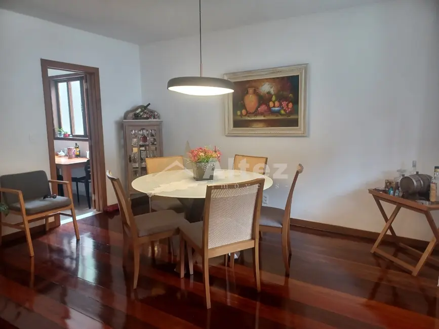 Foto 6 de Casa com 7 quartos à venda, 290m2 em Teresopolis - RJ