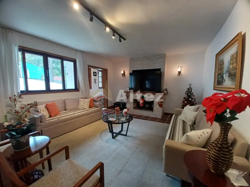 Foto 2 de Casa com 7 quartos à venda, 290m2 em Teresopolis - RJ