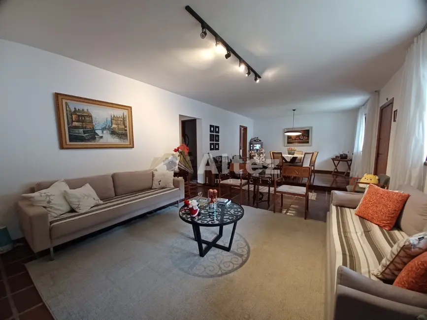 Foto 4 de Casa com 7 quartos à venda, 290m2 em Teresopolis - RJ