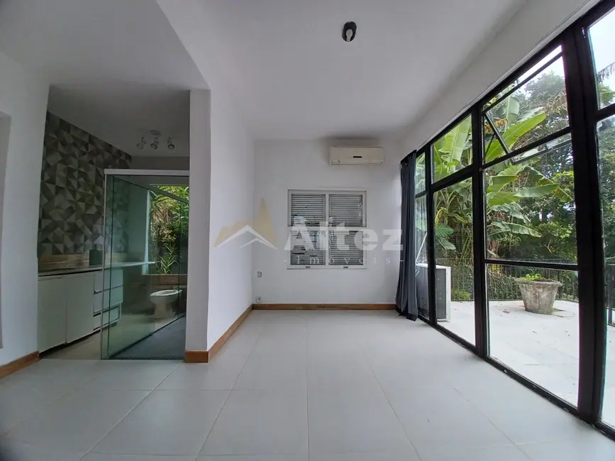 Casa com 3 quartos à venda, 408m2 em Soberbo, Teresopolis - RJ - imagem 7 Foto 7 de Casa com 3 quartos à venda, 408m2 em Soberbo, Teresopolis - RJ
