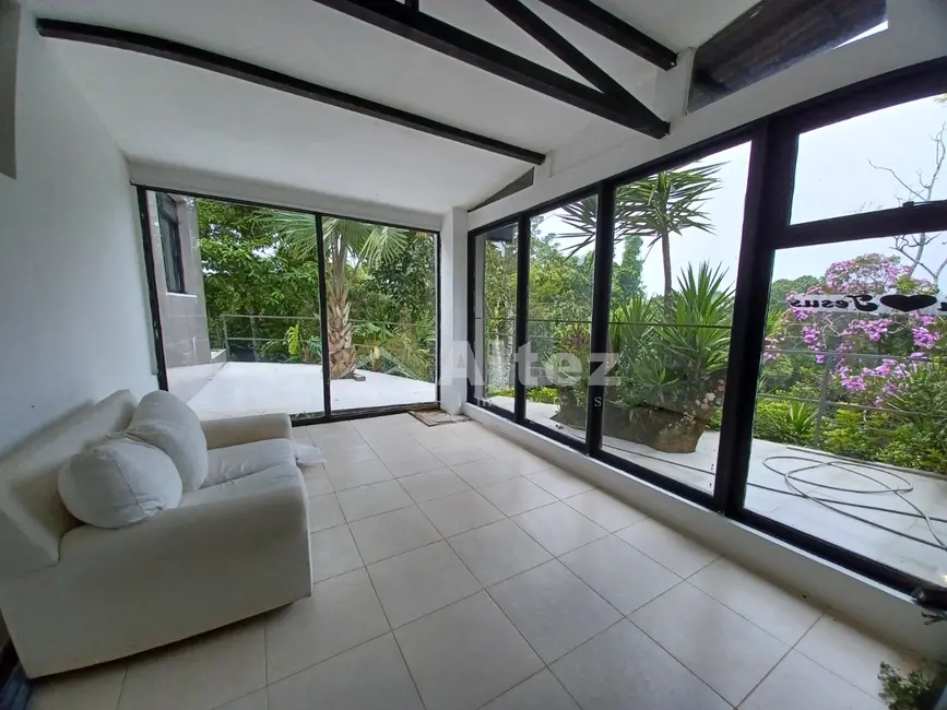 Casa com 3 quartos à venda, 408m2 em Soberbo, Teresopolis - RJ - imagem 2 Foto 2 de Casa com 3 quartos à venda, 408m2 em Soberbo, Teresopolis - RJ