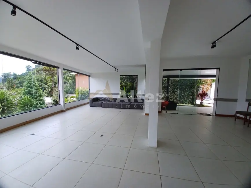 Casa com 3 quartos à venda, 408m2 em Soberbo, Teresopolis - RJ - imagem 5 Foto 5 de Casa com 3 quartos à venda, 408m2 em Soberbo, Teresopolis - RJ