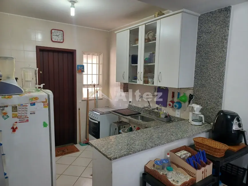 Foto 4 de Casa de Condomínio com 2 quartos à venda, 59m2 em Parque do Imbui, Teresopolis - RJ