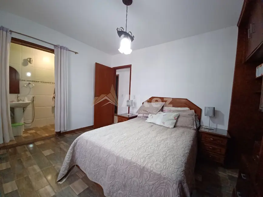 Foto 9 de Casa com 5 quartos à venda, 1100m2 em Jardim Meudon, Teresopolis - RJ