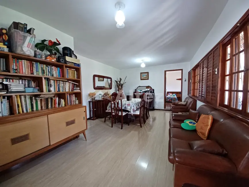 Foto 4 de Casa com 5 quartos à venda, 1100m2 em Jardim Meudon, Teresopolis - RJ
