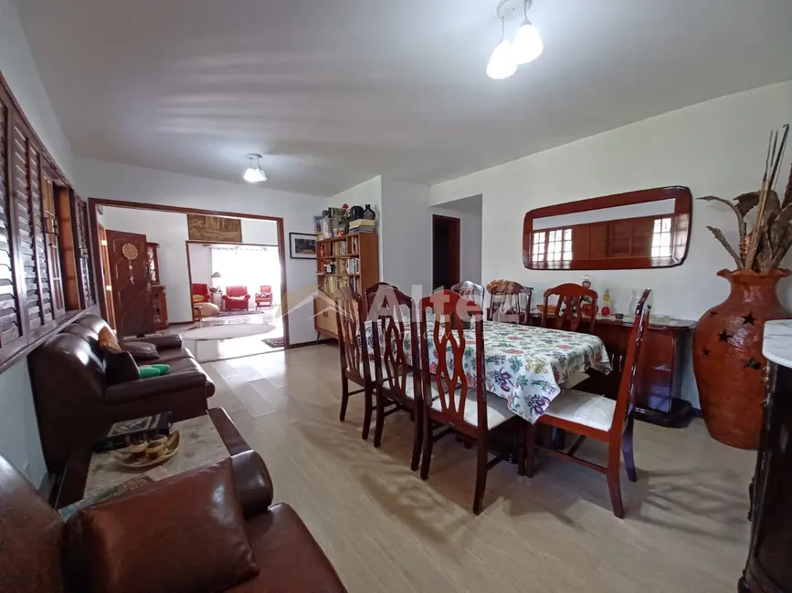 Foto 5 de Casa com 5 quartos à venda, 1100m2 em Jardim Meudon, Teresopolis - RJ