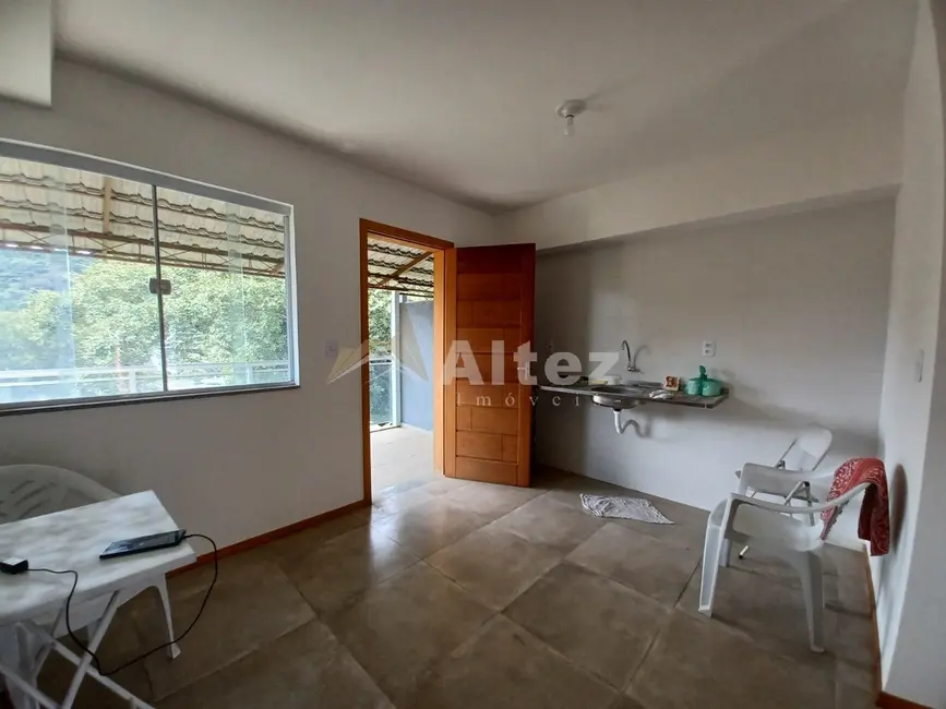 Casa de Condomínio com 3 quartos à venda, 70m2 em Cascata do Imbuí, Teresopolis - RJ - imagem 2 Foto 2 de Casa de Condomínio com 3 quartos à venda, 70m2 em Cascata do Imbuí, Teresopolis - RJ