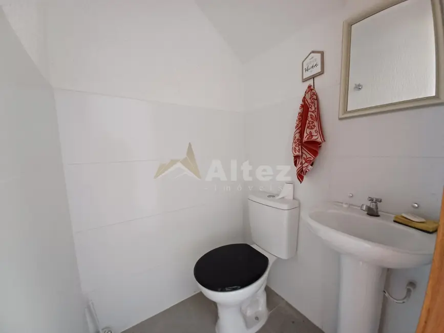Casa de Condomínio com 3 quartos à venda, 70m2 em Cascata do Imbuí, Teresopolis - RJ - imagem 5 Foto 5 de Casa de Condomínio com 3 quartos à venda, 70m2 em Cascata do Imbuí, Teresopolis - RJ