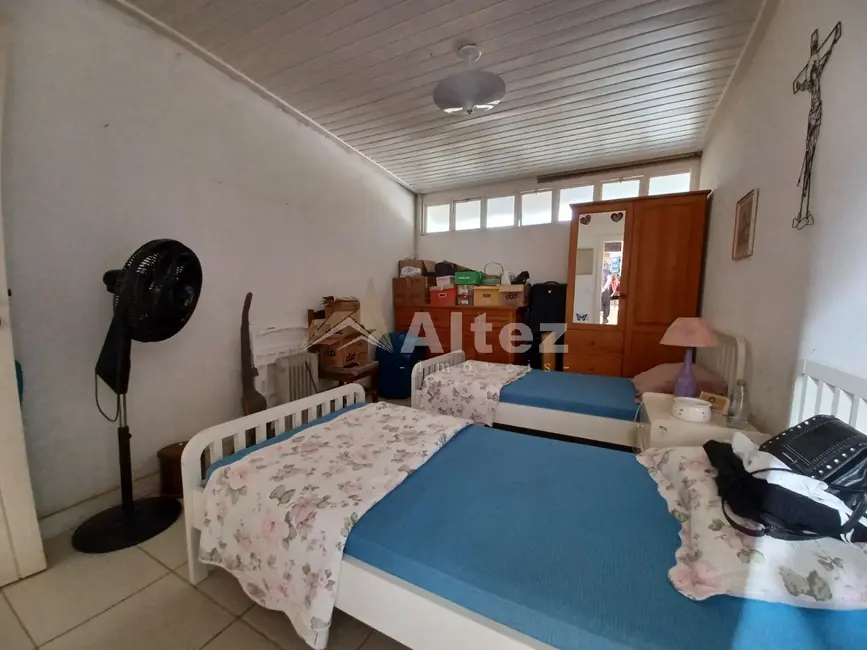 Foto 9 de Casa com 4 quartos à venda, 1296m2 em Albuquerque, Teresopolis - RJ