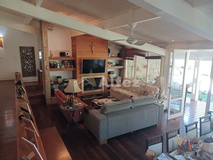 Foto 3 de Casa com 4 quartos à venda, 1296m2 em Albuquerque, Teresopolis - RJ