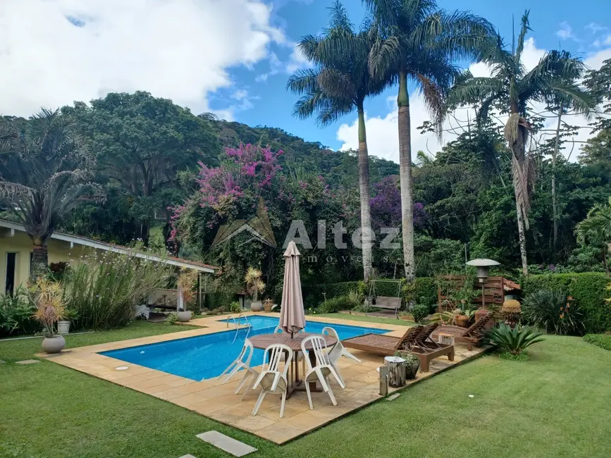 Foto 1 de Casa com 4 quartos à venda, 1296m2 em Albuquerque, Teresopolis - RJ