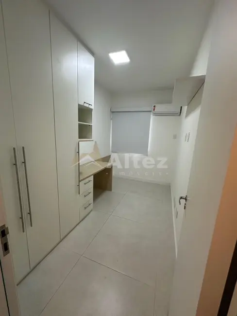 Apartamento com 3 quartos para alugar, 96m2 em Rio De Janeiro - RJ - imagem 8 Foto 8 de Apartamento com 3 quartos para alugar, 96m2 em Rio De Janeiro - RJ