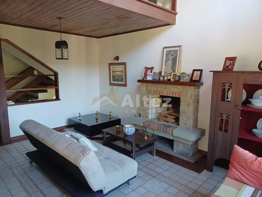 Foto 8 de Casa com 4 quartos à venda, 1100m2 em Parque do Imbui, Teresopolis - RJ