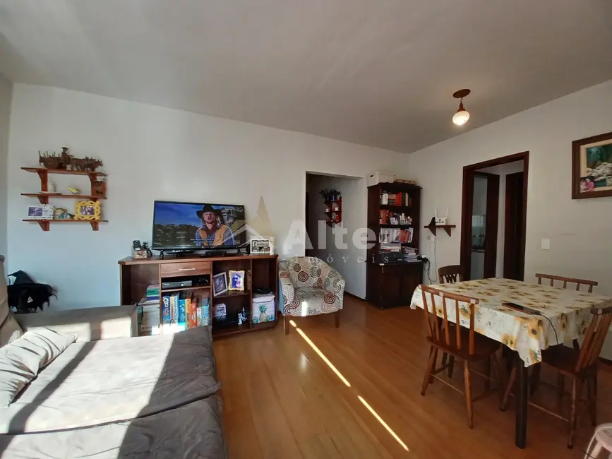 Foto 3 de Apartamento com 3 quartos à venda, 75m2 em Várzea, Teresopolis - RJ