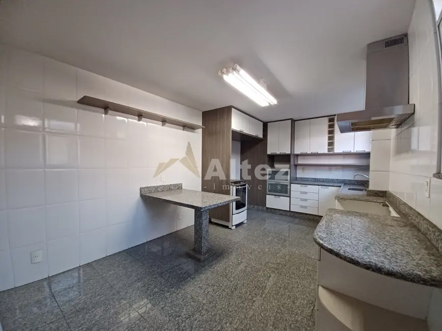 Foto 8 de Casa com 3 quartos à venda, 360m2 em Jardim Cascata, Teresopolis - RJ