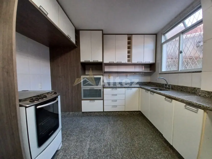 Foto 3 de Casa com 3 quartos à venda, 360m2 em Jardim Cascata, Teresopolis - RJ
