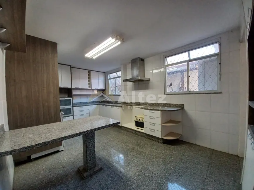 Foto 5 de Casa com 3 quartos à venda, 360m2 em Jardim Cascata, Teresopolis - RJ