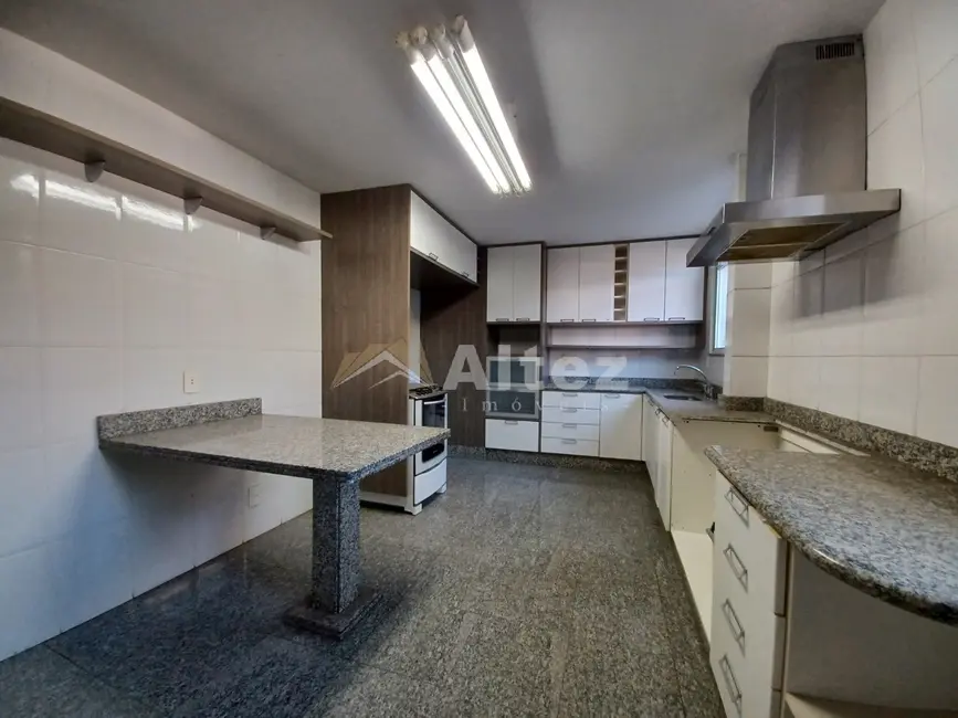 Foto 4 de Casa com 3 quartos à venda, 360m2 em Jardim Cascata, Teresopolis - RJ