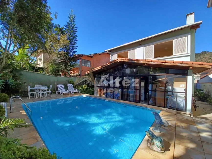 Foto 1 de Casa com 3 quartos à venda, 360m2 em Jardim Cascata, Teresopolis - RJ