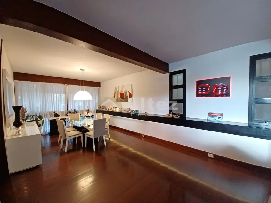 Casa com 5 quartos à venda, 333m2 em Alto, Teresopolis - RJ - imagem 8 Foto 8 de Casa com 5 quartos à venda, 333m2 em Alto, Teresopolis - RJ