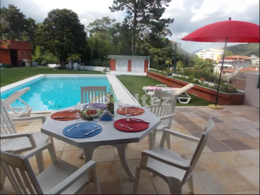 Casa com 5 quartos à venda, 333m2 em Alto, Teresopolis - RJ - imagem 3 Foto 3 de Casa com 5 quartos à venda, 333m2 em Alto, Teresopolis - RJ