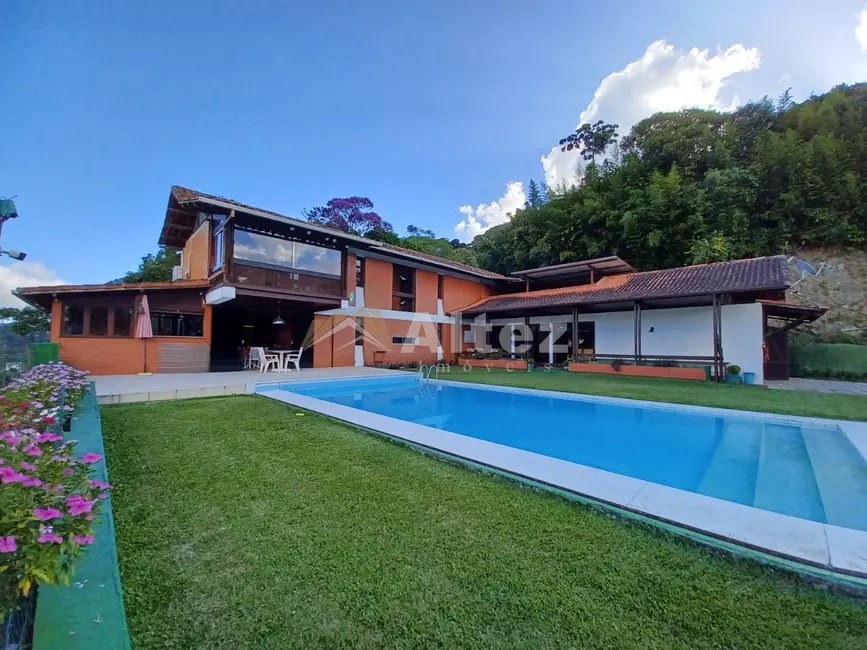 Casa com 5 quartos à venda, 333m2 em Alto, Teresopolis - RJ - imagem 2 Foto 2 de Casa com 5 quartos à venda, 333m2 em Alto, Teresopolis - RJ