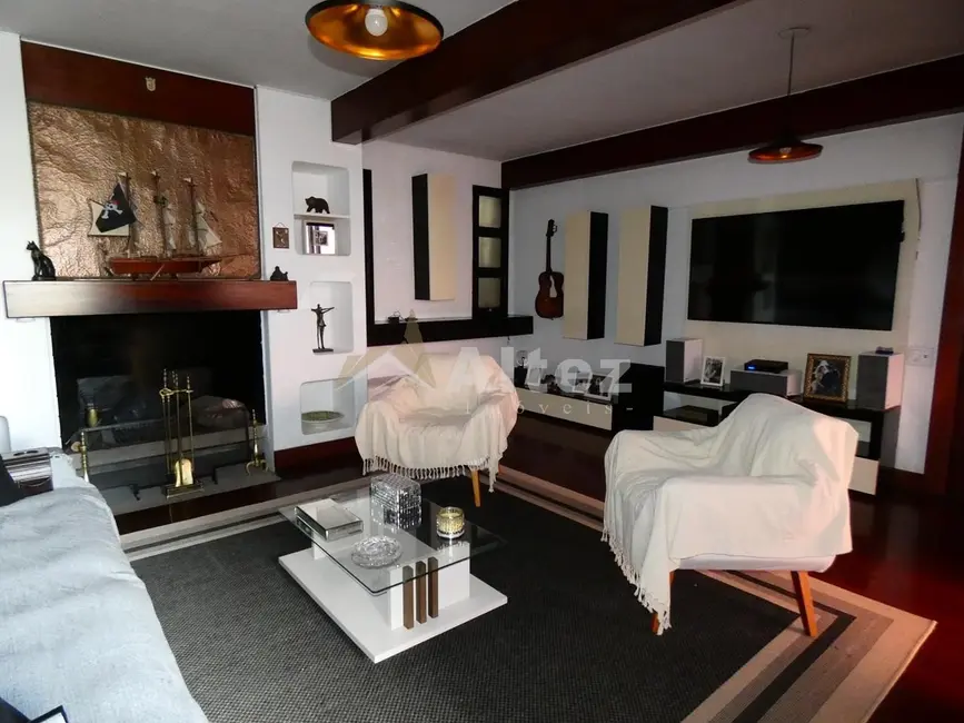 Casa com 5 quartos à venda, 333m2 em Alto, Teresopolis - RJ - imagem 9 Foto 9 de Casa com 5 quartos à venda, 333m2 em Alto, Teresopolis - RJ