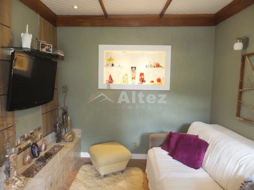 Foto 4 de Casa de Condomínio com 4 quartos à venda, 250m2 em Barra do Imbuí, Teresopolis - RJ