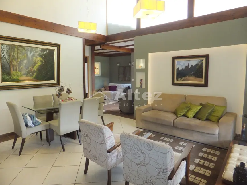 Foto 1 de Casa de Condomínio com 4 quartos à venda, 250m2 em Barra do Imbuí, Teresopolis - RJ