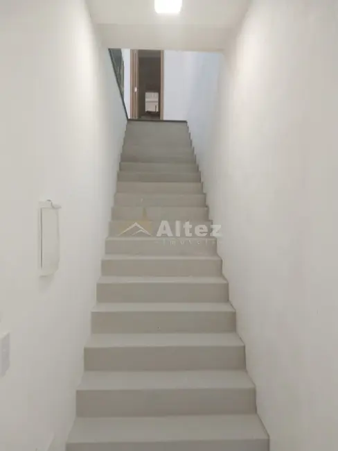 Armazém / Galpão à venda, 675m2 em Cidade Jardim Guapimirim, Guapimirim - RJ - imagem 8 Foto 8 de Armazém / Galpão à venda, 675m2 em Cidade Jardim Guapimirim, Guapimirim - RJ