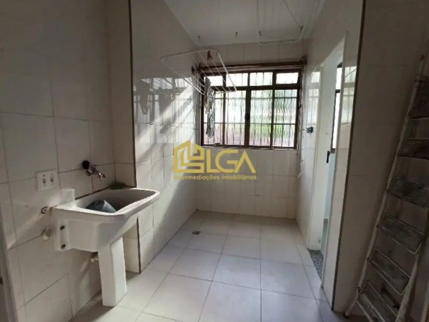 Sobrado com 4 quartos para alugar, 250m2 em Embaré, Santos - SP - imagem 9 Foto 9 de Sobrado com 4 quartos para alugar, 250m2 em Embaré, Santos - SP